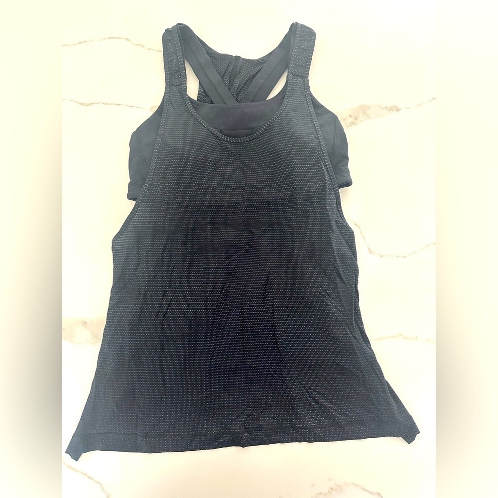 Lululemon workout tank top w/ built in sports bra, size 8